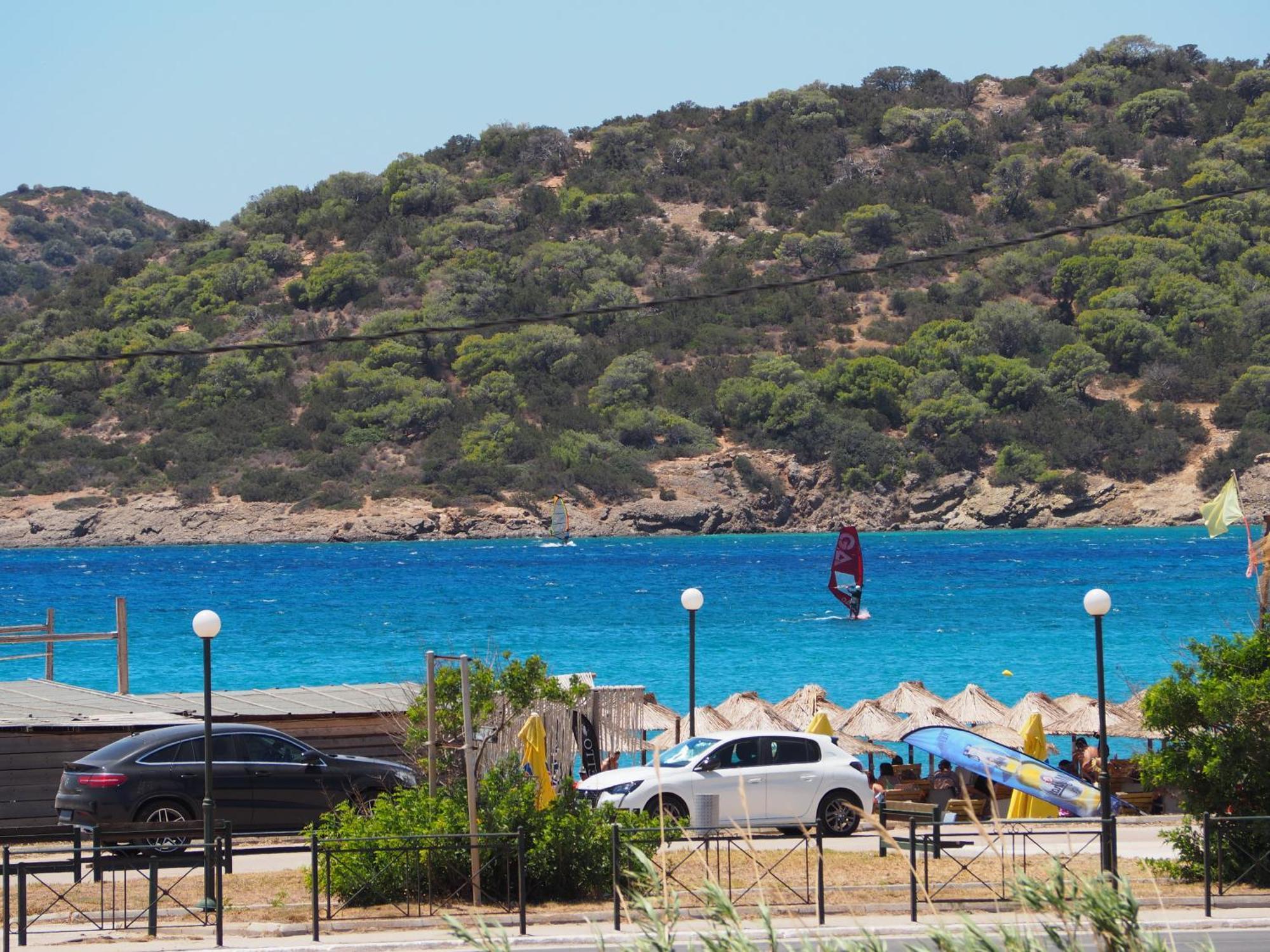 Golden Sand Suites Anávyssos Eksteriør bilde